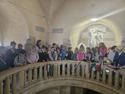 Ученици и учители се докоснаха до историята и традициите в Шипка и "Етър" 3